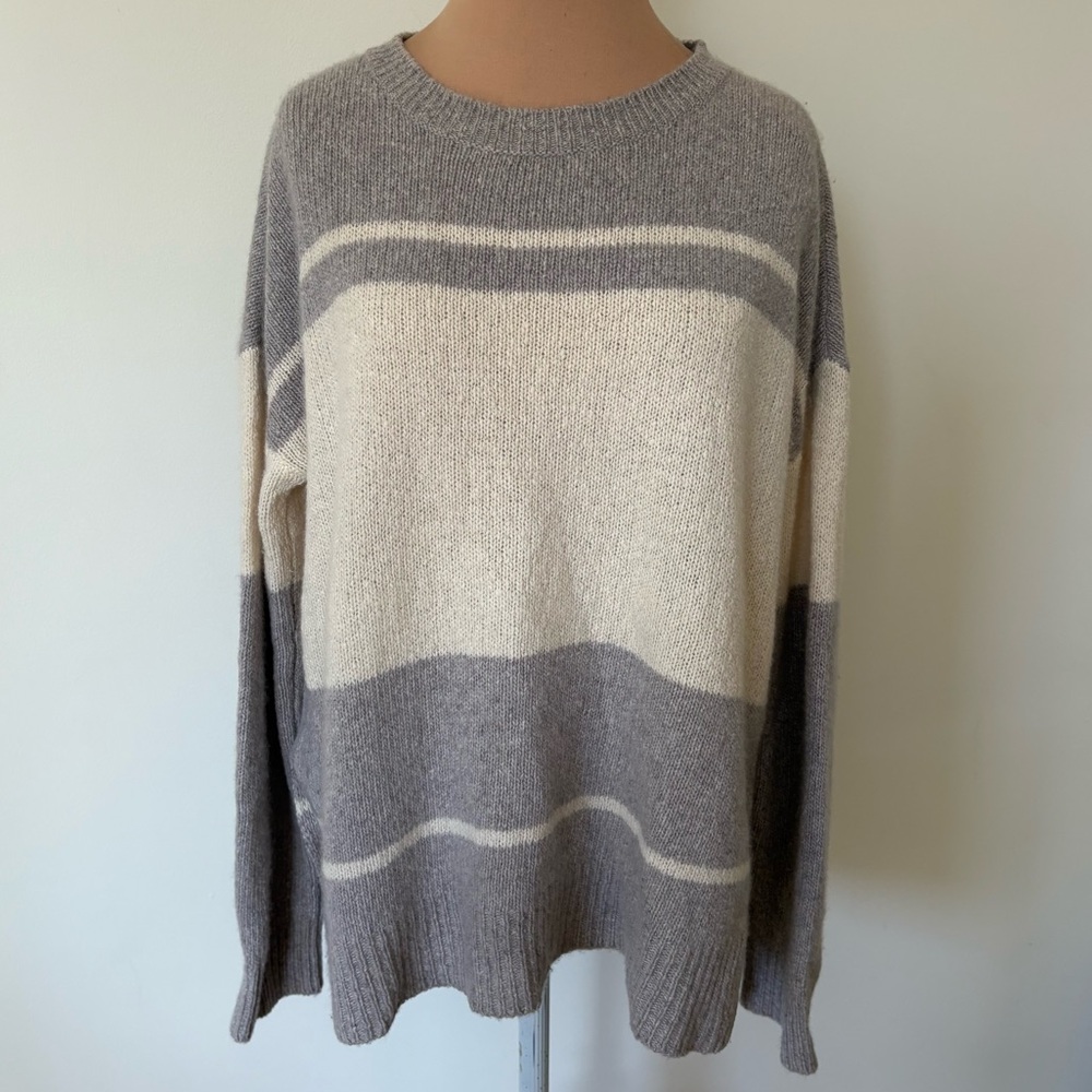 360 Cashmere Knit Gray Ivory Color Block Side Slit Crew Neck Rib Trim Sweater S